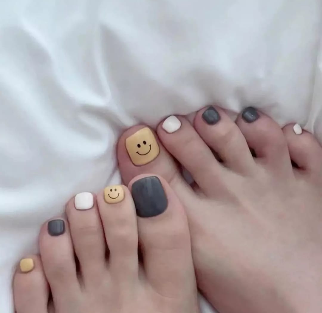 Toe Nails- F0B1
